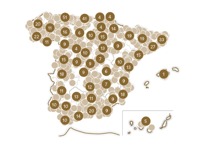 Un mapa de España cubierto con muchos círculos marrones y números que muestran datos de varias regiones.