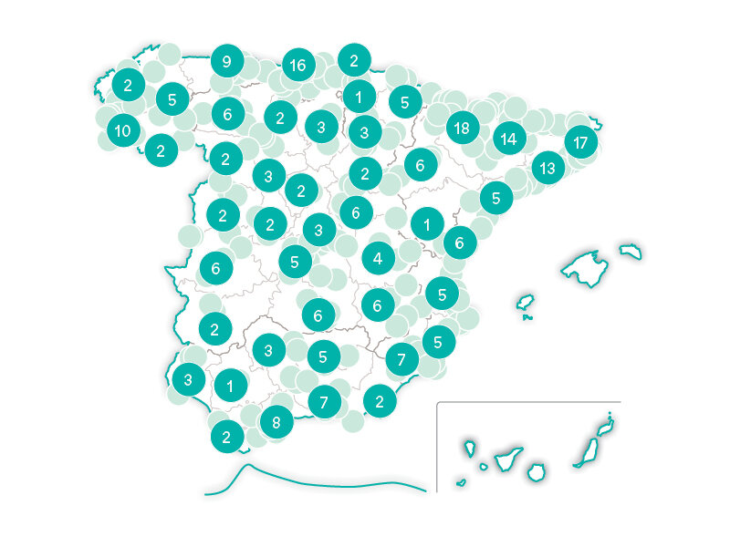 Mapa de España con numerosos marcadores circulares en verde azulado y verde claro.