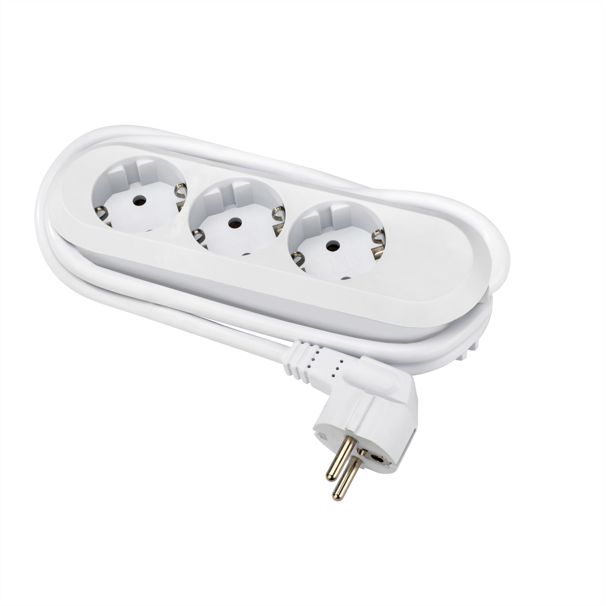 Eine weiße Mehrfachsteckdose mit drei Steckplätzen und aufgewickeltem Kabel und Stecker auf weißem Hintergrund.