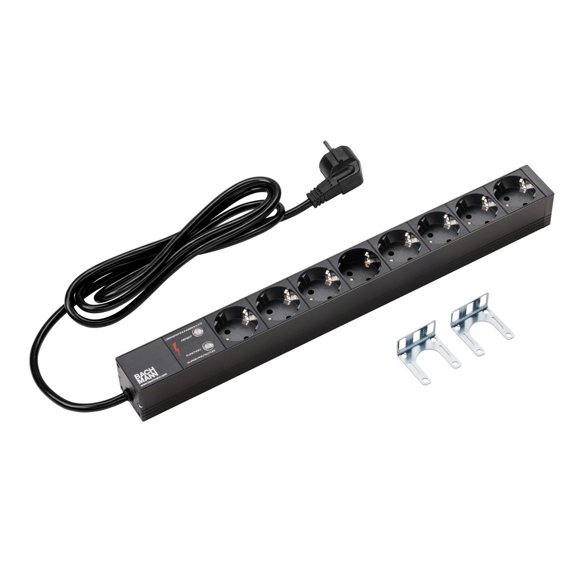 Eine schwarze Steckdosenleiste mit neun Steckdosen, einem aufgerollten Kabel mit Stecker und zwei Montagehalterungen.