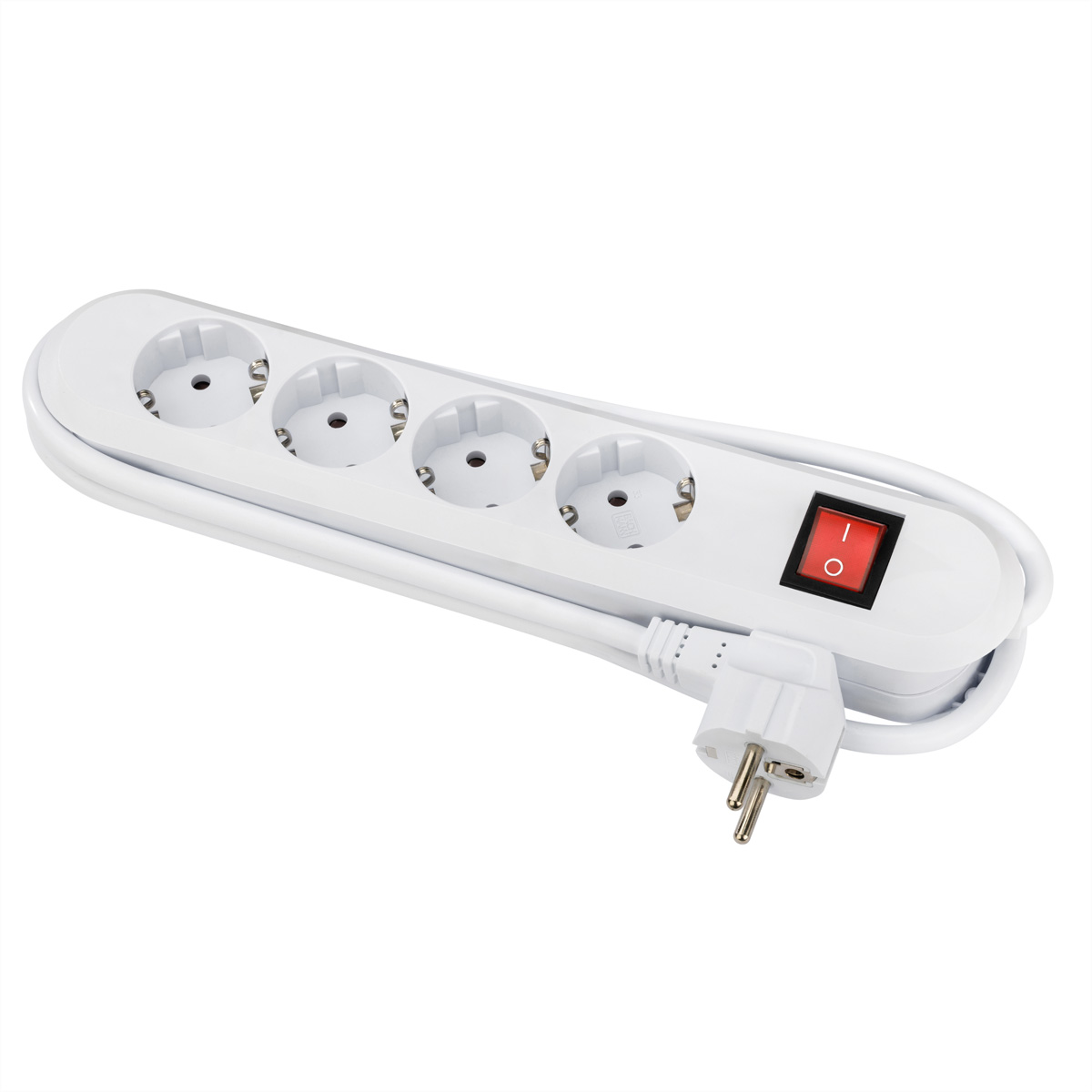 Eine weiße Mehrfachsteckdose mit vier Steckplätzen, einem roten Ein-Ausschalter und einem Kabel mit Stecker auf weißem Grund.