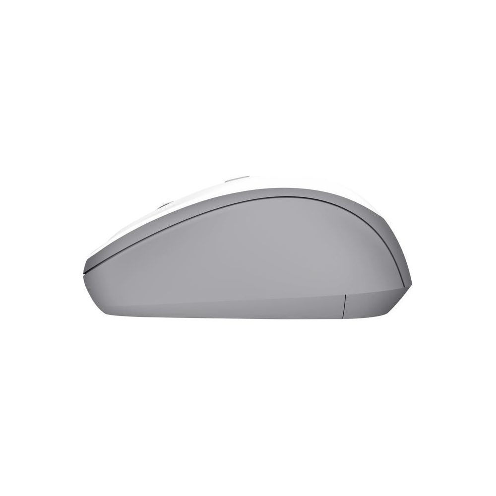 Un mouse per computer grigio e bianco su sfondo bianco, visto di profilo.