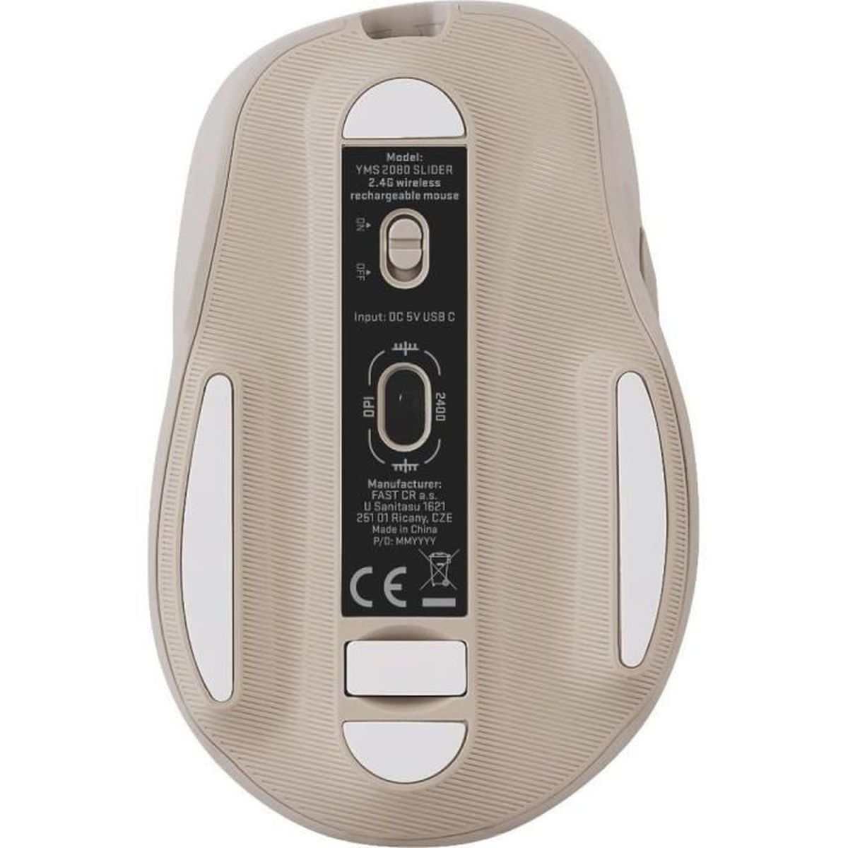 Vista inferior de un ratón inalámbrico beis con detalles del modelo, interruptor, botón DPI y almohadillas blancas.