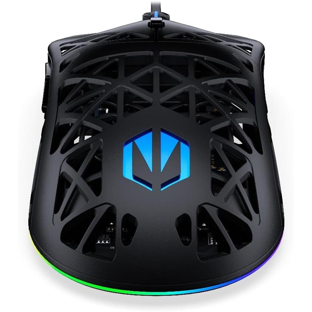 Eine schwarze Gaming-Maus mit skelettiertem Design, blauer Logo-Beleuchtung und RGB-Streifen an der Unterseite.