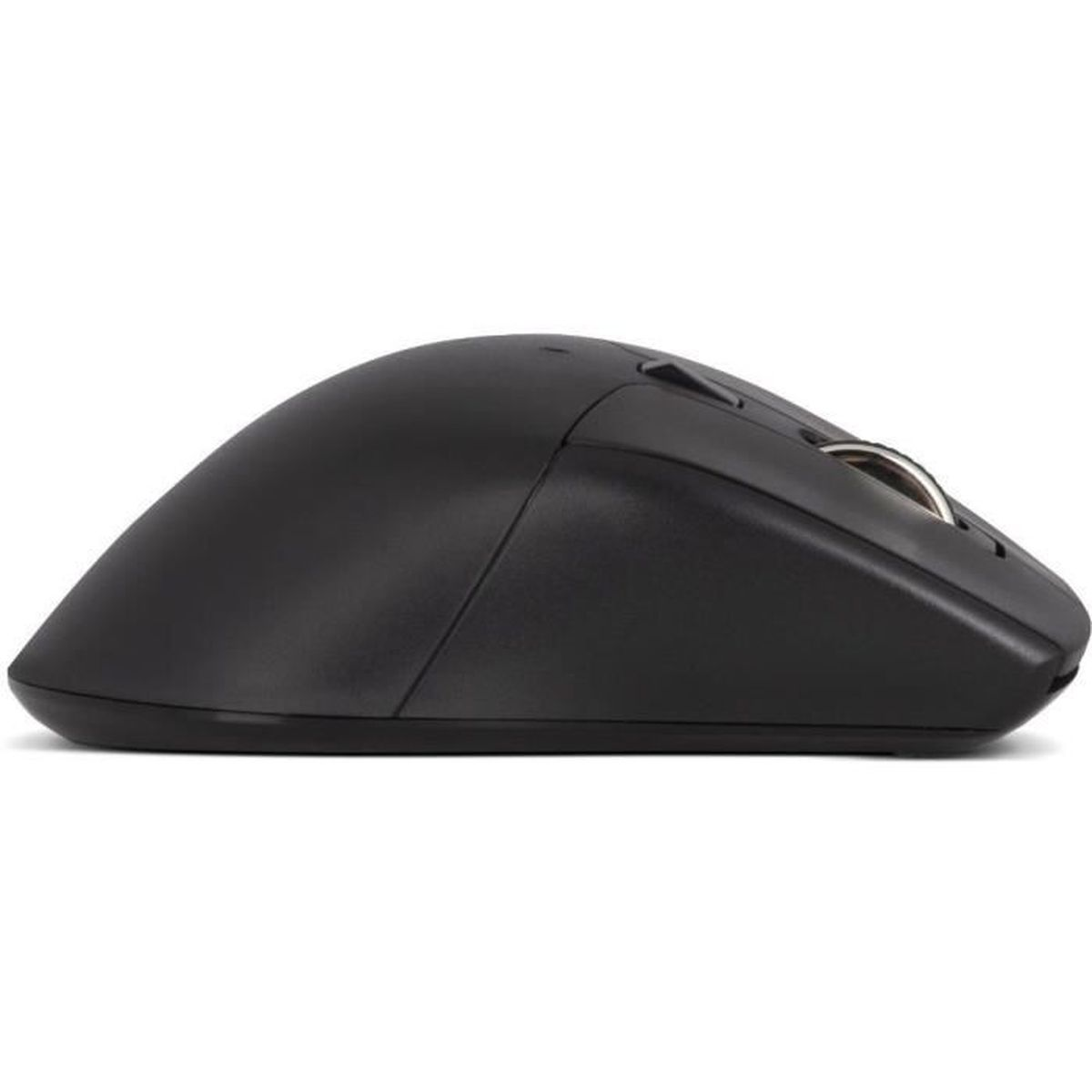 Un mouse per computer nero visto di lato su sfondo bianco.