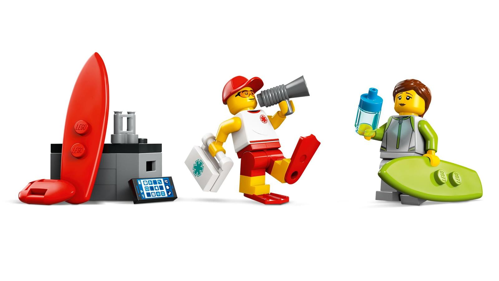 Lego-Strandretter-Figuren mit rotem Surfbrett, Megafon, Erste-Hilfe-Kasten, grünem Surfbrett und Getränk.