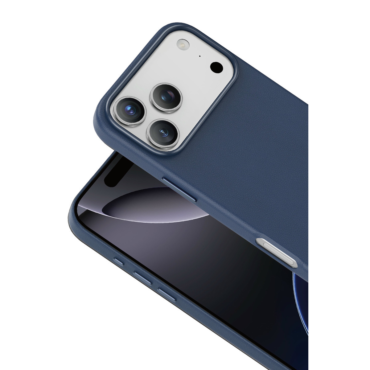 Koyu mavi koruyucu kılıf içindeki bir akıllı telefonun arkasındaki üçlü kamera görülüyor.