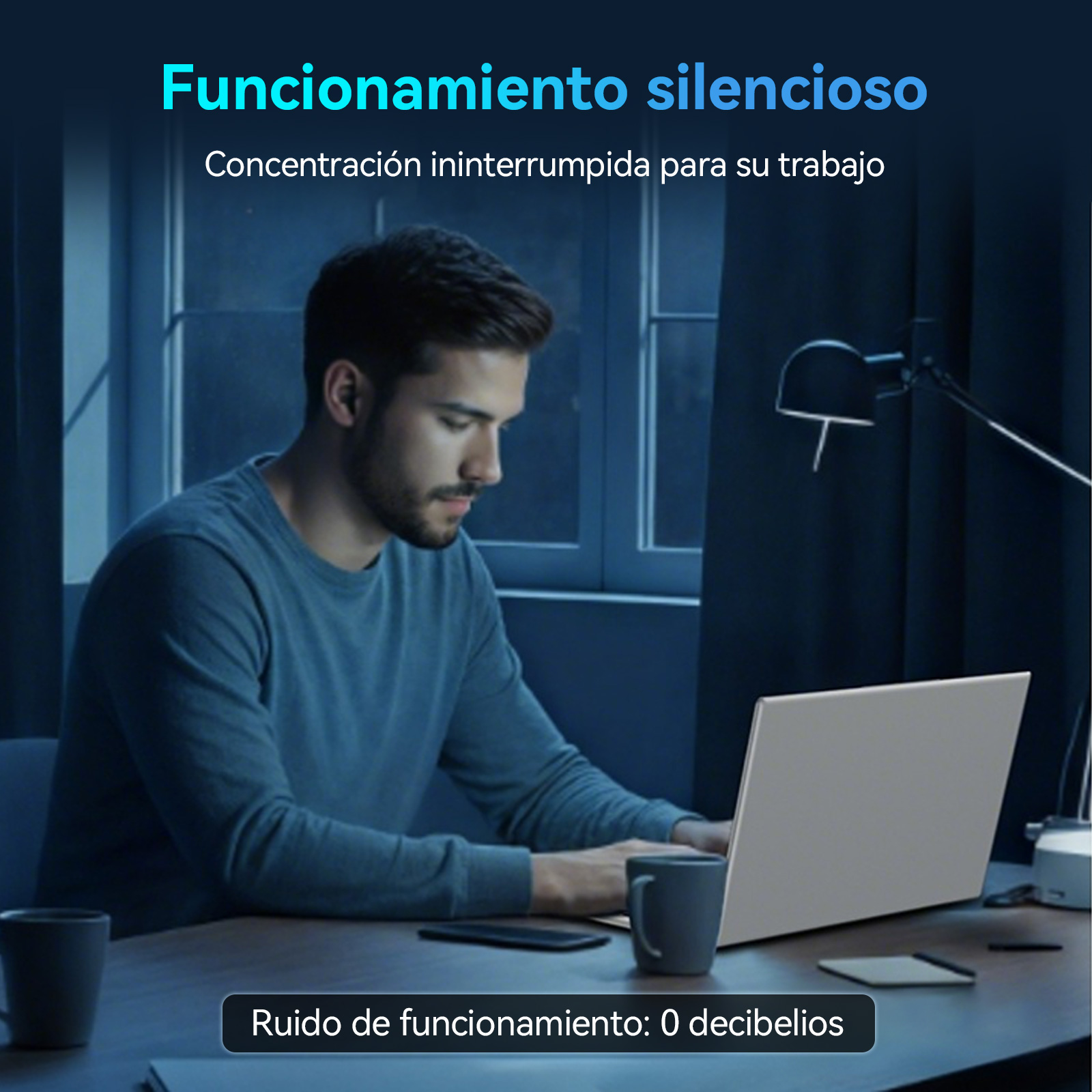 Un hombre trabaja en una laptop por la noche en una habitación silenciosa.