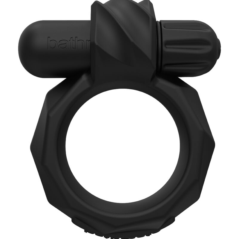 Un anillo negro facetado con un accesorio superior redondeado y un botón estriado.