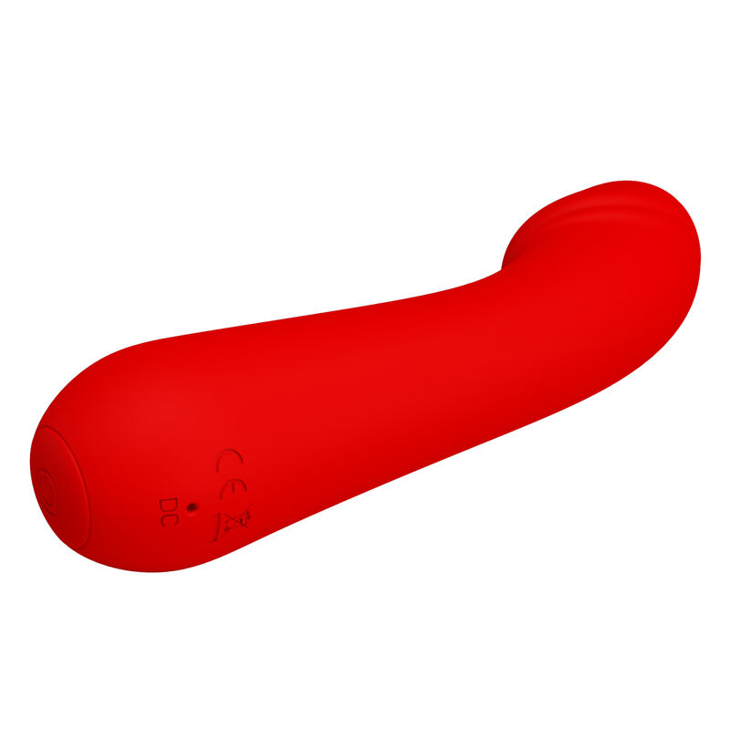 Un vibrador de silicona rojo y curvado sobre fondo blanco.