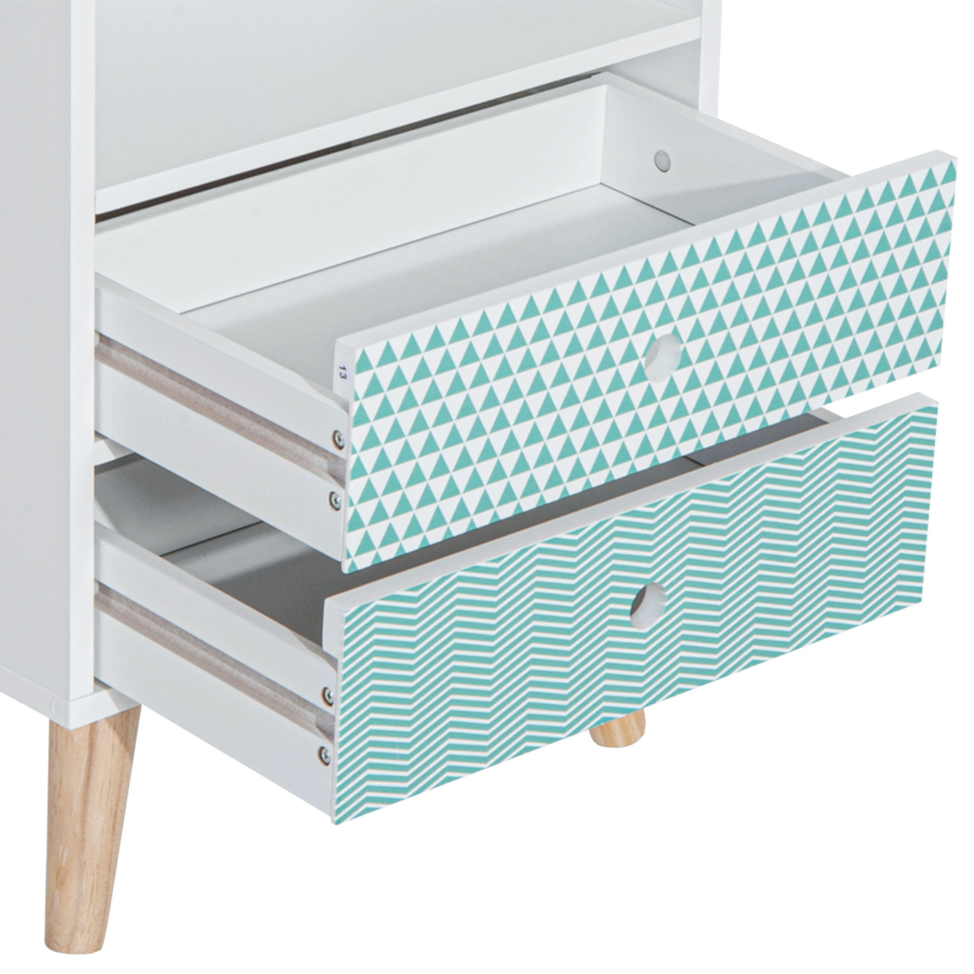 Gabinete blanco con patas de madera y dos cajones abiertos decorados con triángulos turquesas y patrones.