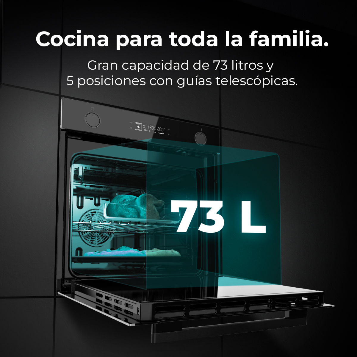 Un horno negro con puerta abierta muestra su interior de 73 litros y texto descriptivo arriba.