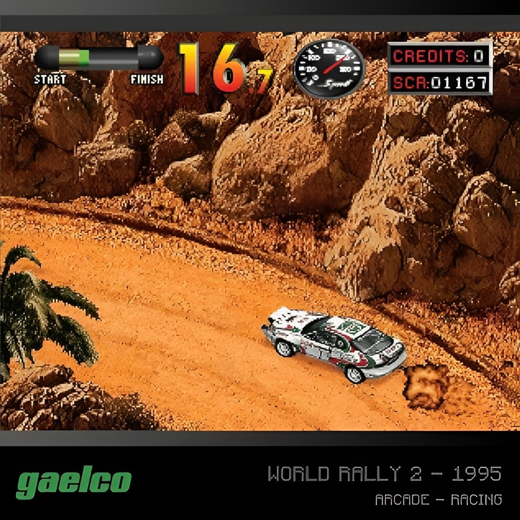 Samochód rajdowy ściga się po piaszczystej pustynnej trasie w grze World Rally 2.
