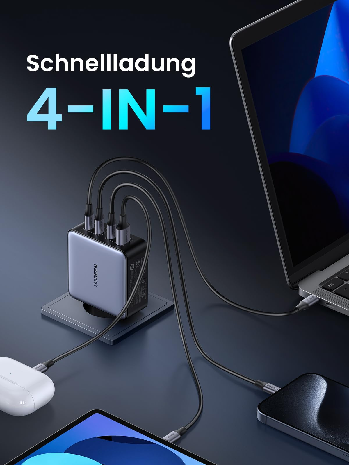 Un caricabatterie Ugreen 4 in 1 ricarica contemporaneamente laptop, smartphone e auricolari.