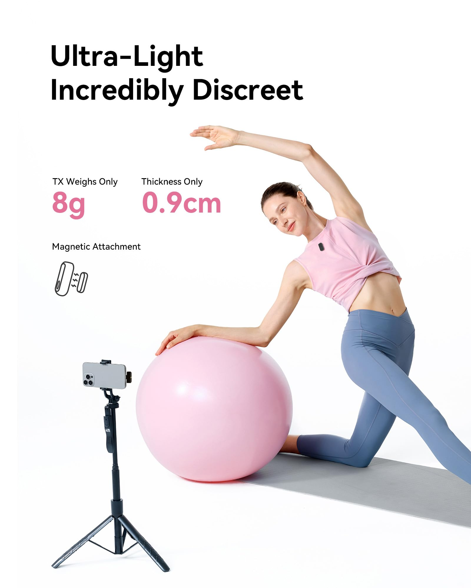 Eine Frau dehnt sich über einen rosa Gymnastikball, während ein Smartphone auf einem Stativ sie aufnimmt.