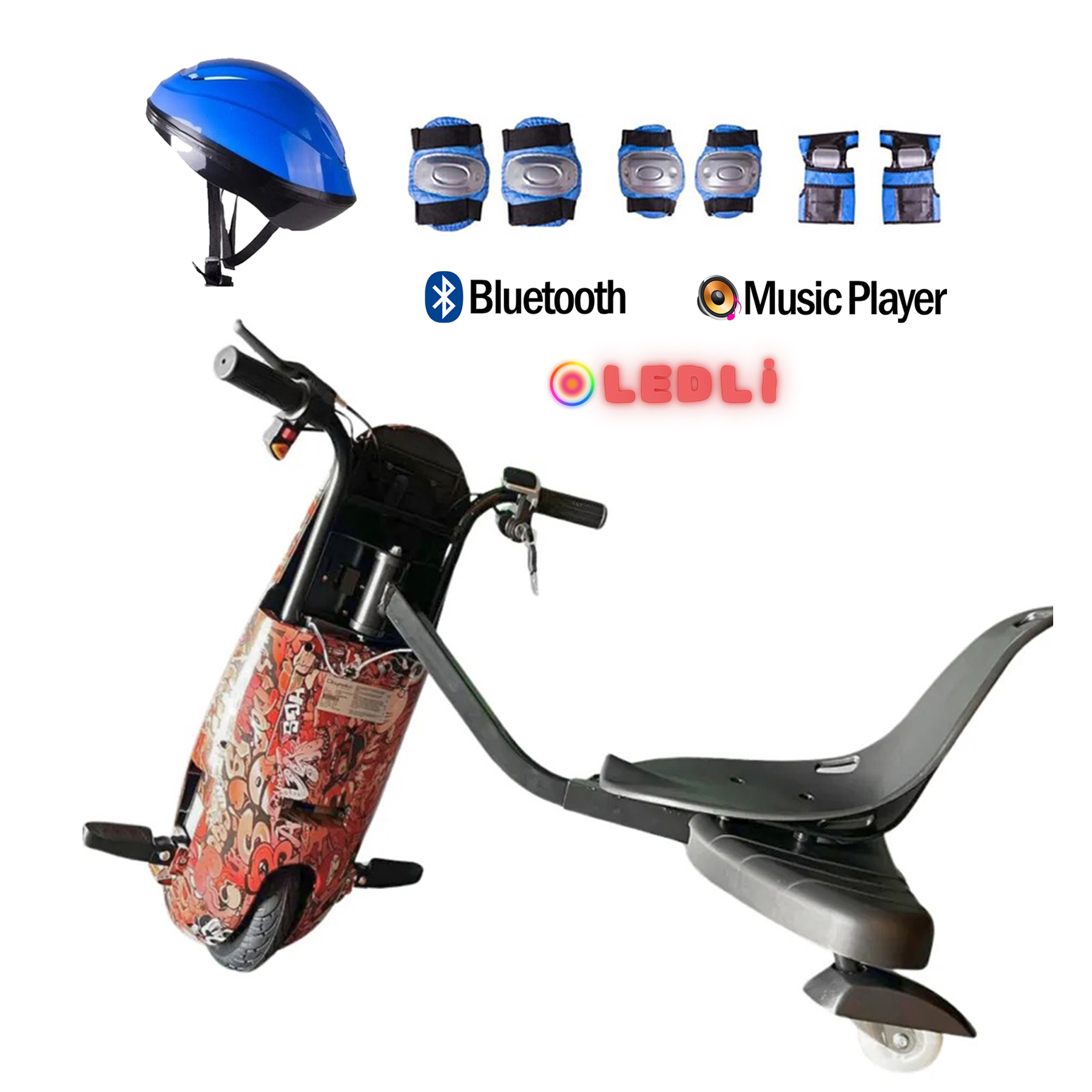 Renkli çıkartmalı, mavi kasklı ve koruyucu ekipmanlı elektrikli drift scooter, beyaz arka planda.