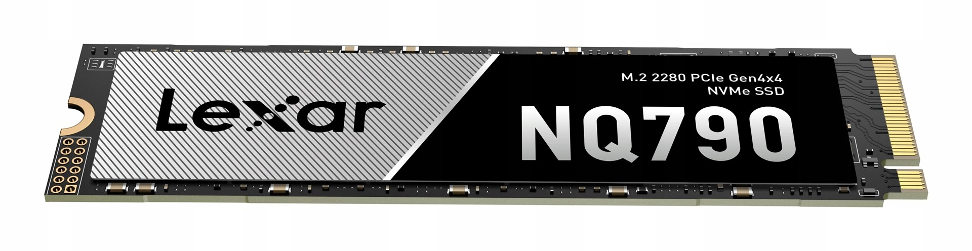 Schwarze Lexar NQ790 M.2 NVMe SSD mit silbergrauem Etikett auf weißem Hintergrund.