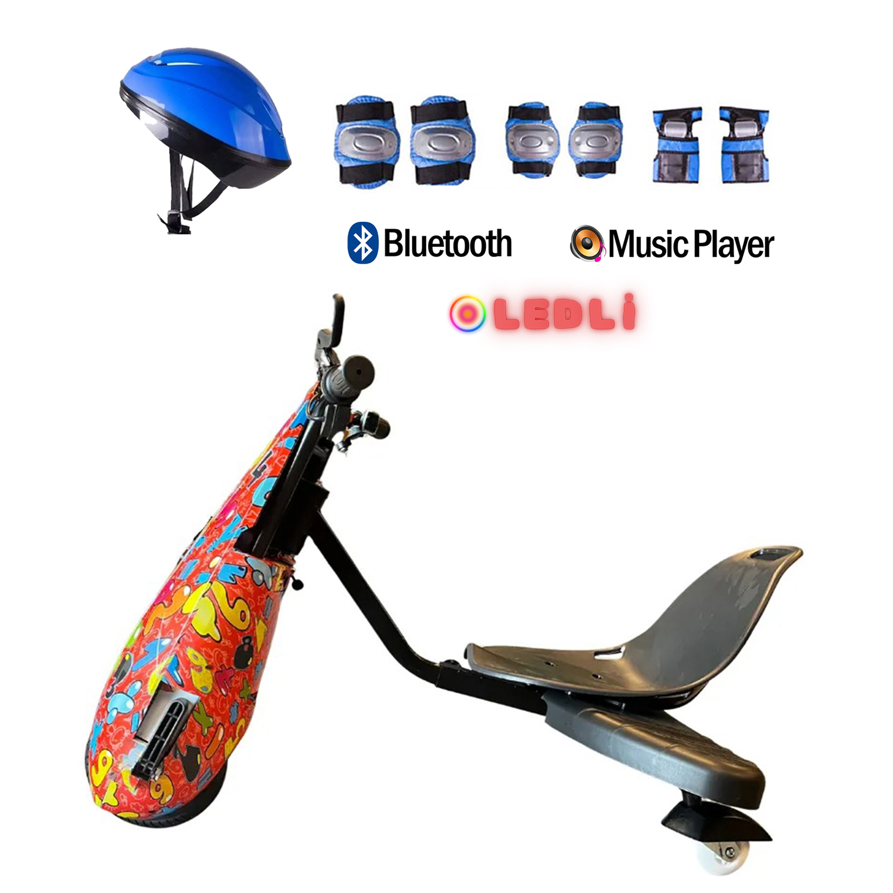 Güvenlik seti, kask, dizlik, Bluetooth ve müzik çalara sahip kırmızı çocuk drift trike'ı beyaz arka planda.