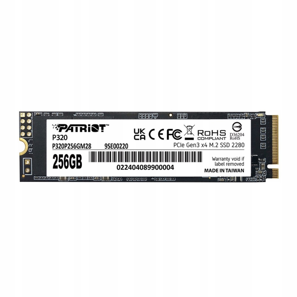 Schwarze Patriot P320 256GB M.2 NVMe SSD mit weißem Etikett und goldenen Steckkontakten auf weißem Hintergrund.