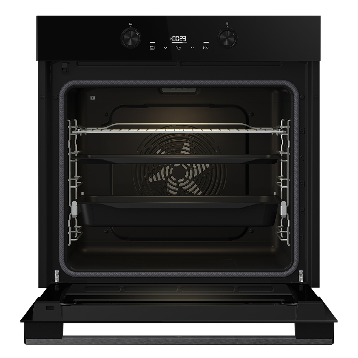 Un horno empotrado negro con puerta abierta, interior iluminado y varias rejillas.