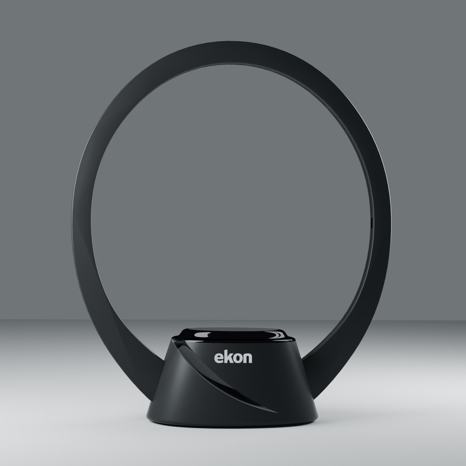 Un supporto per anelli Ekon nero di forma circolare si trova su una superficie grigia.