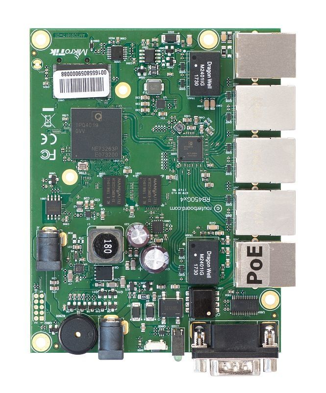 Placa de circuito verde MikroTik RB450Gx4 con cinco puertos Ethernet y componentes.