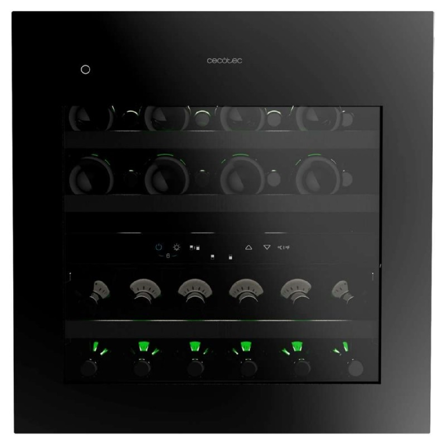 Vinoteca negra Cecotec con puerta de cristal, estantes interiores iluminados y pantalla digital.