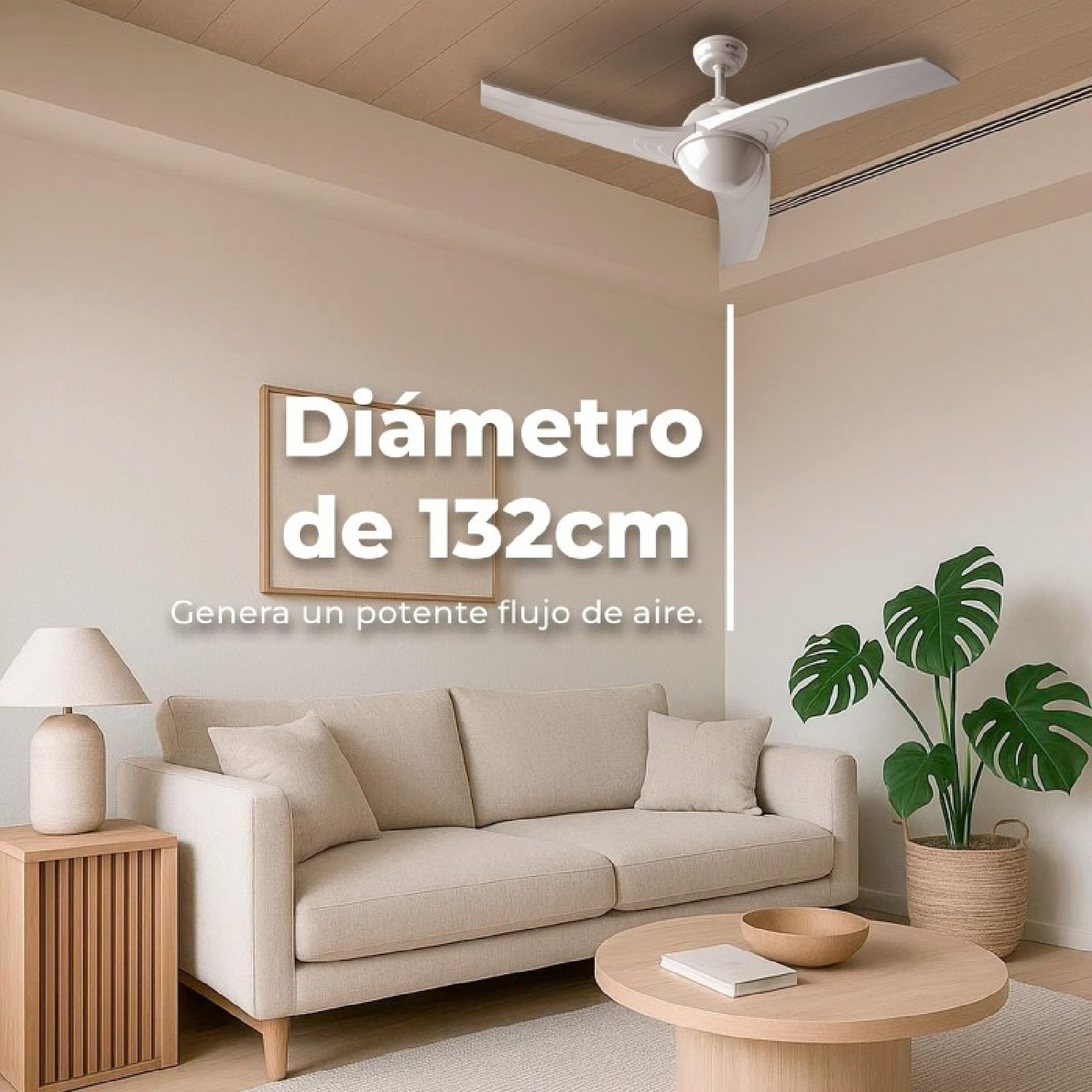 Salón beige con sofá, mesa de centro, planta y ventilador de techo blanco.