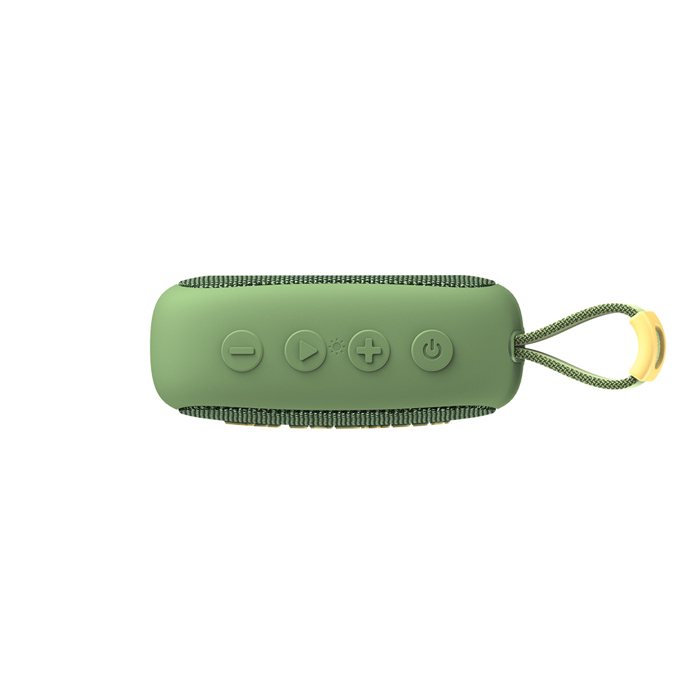 Zielony głośnik Bluetooth z przyciskami sterującymi i małym paskiem do noszenia na białym tle.