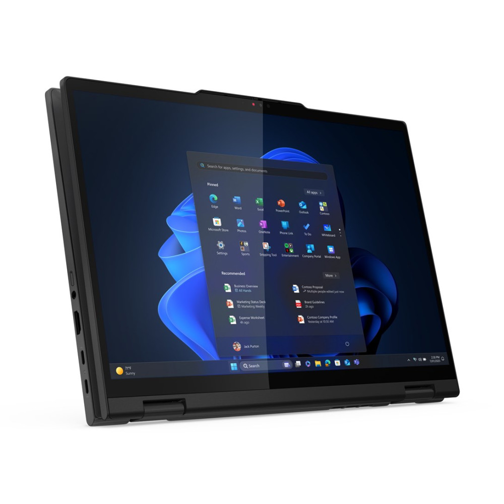 Czarny laptop na białym tle wyświetla menu Start systemu Windows na niebieskim tle.