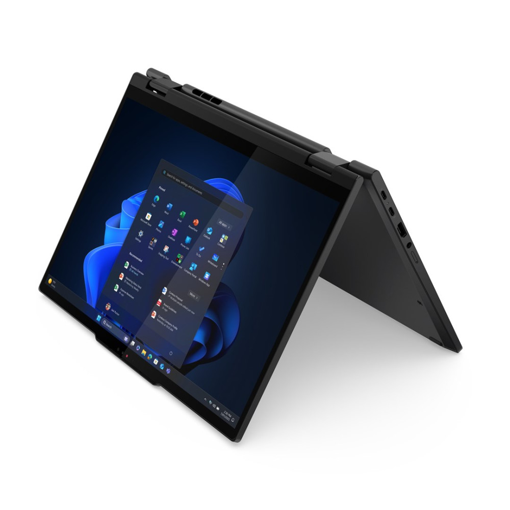 Czarny laptop konwertowalny w trybie namiotu na białym tle wyświetla pulpit systemu Windows.