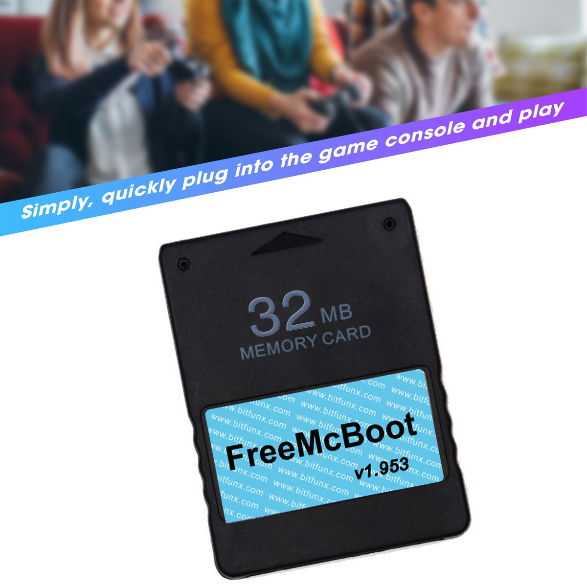 Eine schwarze 32MB Speicherkarte mit FreeMcBoot v1.953 Aufschrift, mit Gamern im unscharfen Hintergrund.