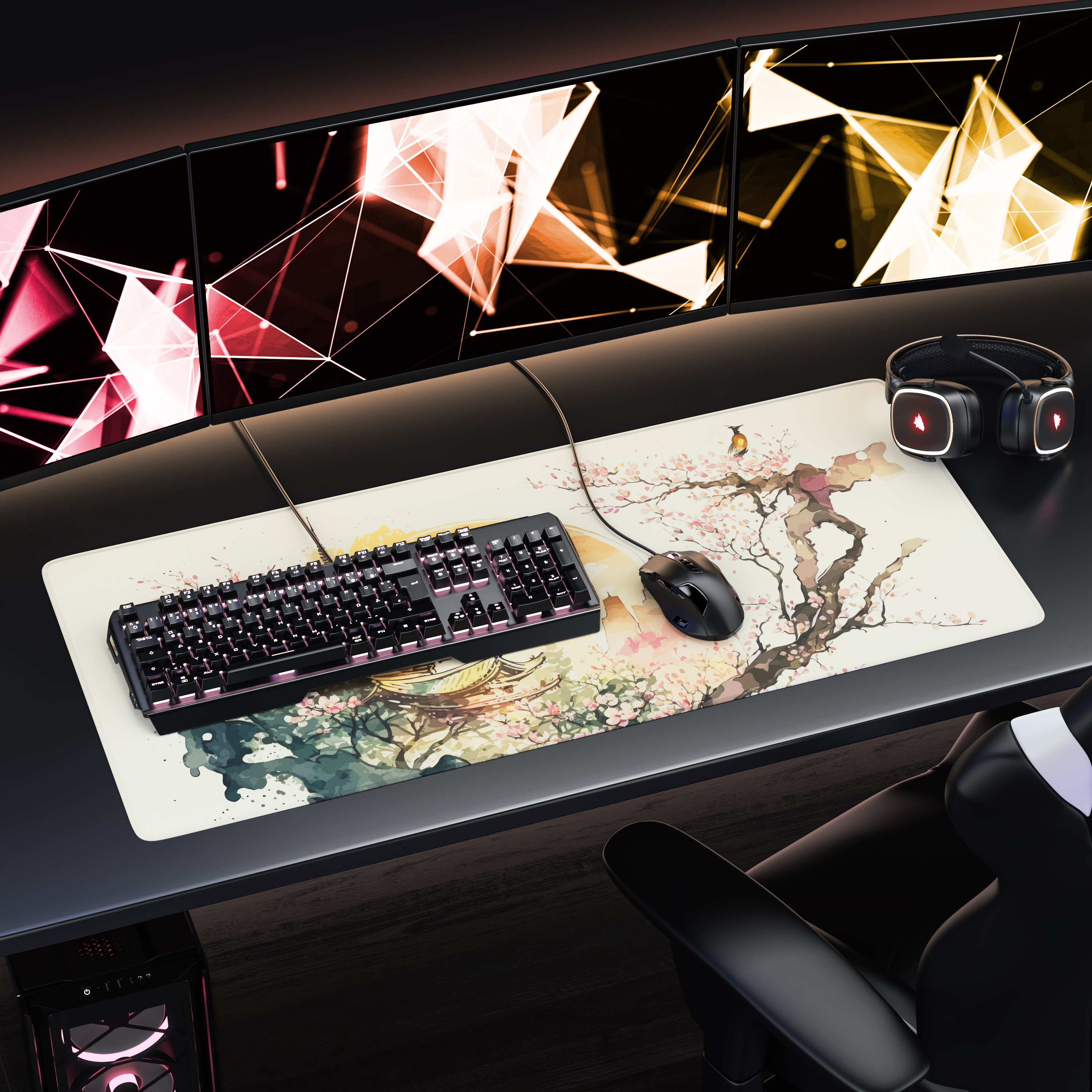 Ein Gaming-Schreibtisch mit mehreren Monitoren, einer Tastatur, einer Maus, einem großen Mauspad und Kopfhörern.