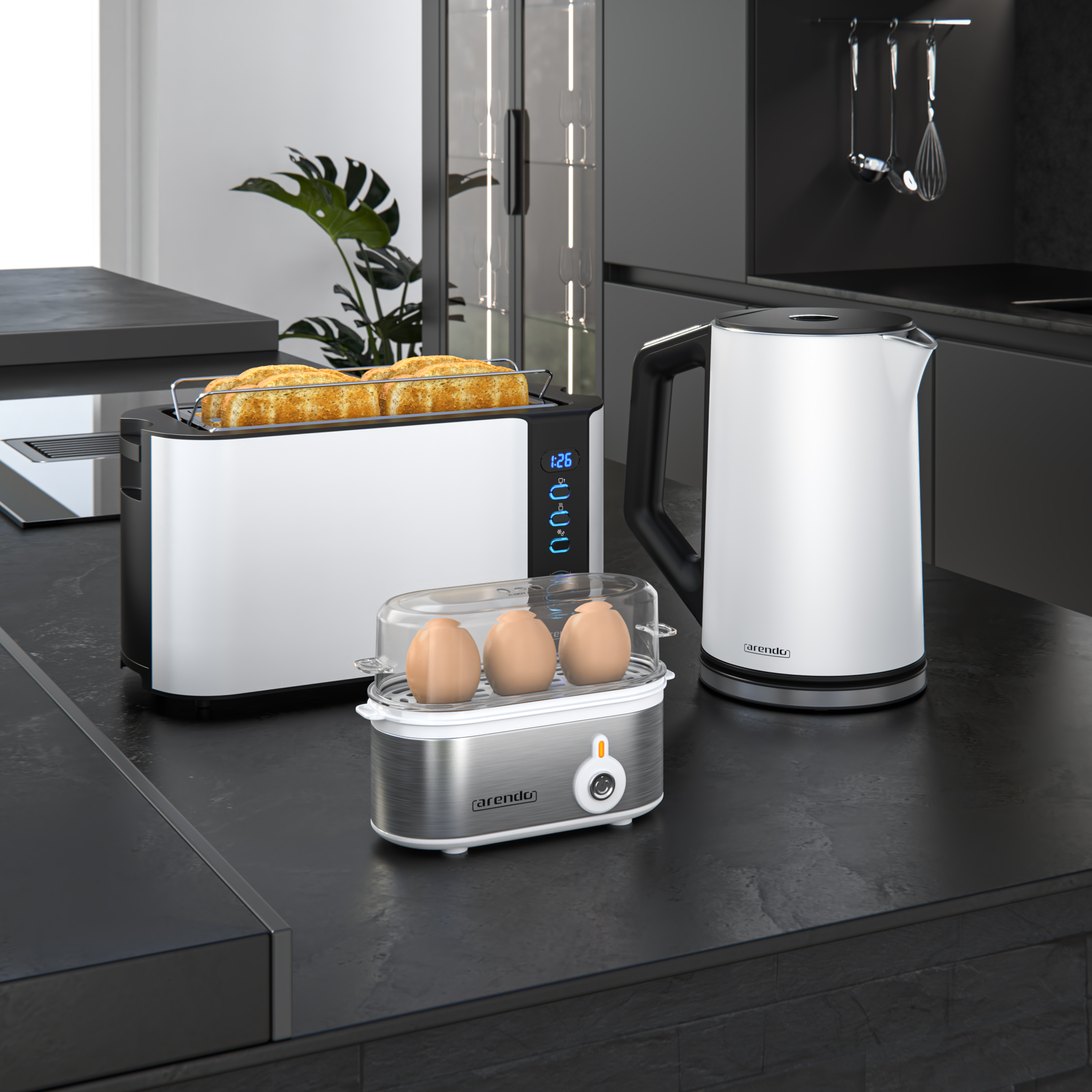 Moderner Toaster, Eierkocher und Wasserkocher auf schwarzer Küchenarbeitsplatte.