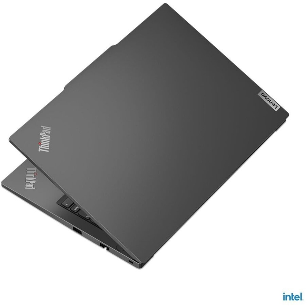Ein geschlossener grauer Lenovo ThinkPad Laptop auf weißem Hintergrund mit Intel-Logo unten rechts.