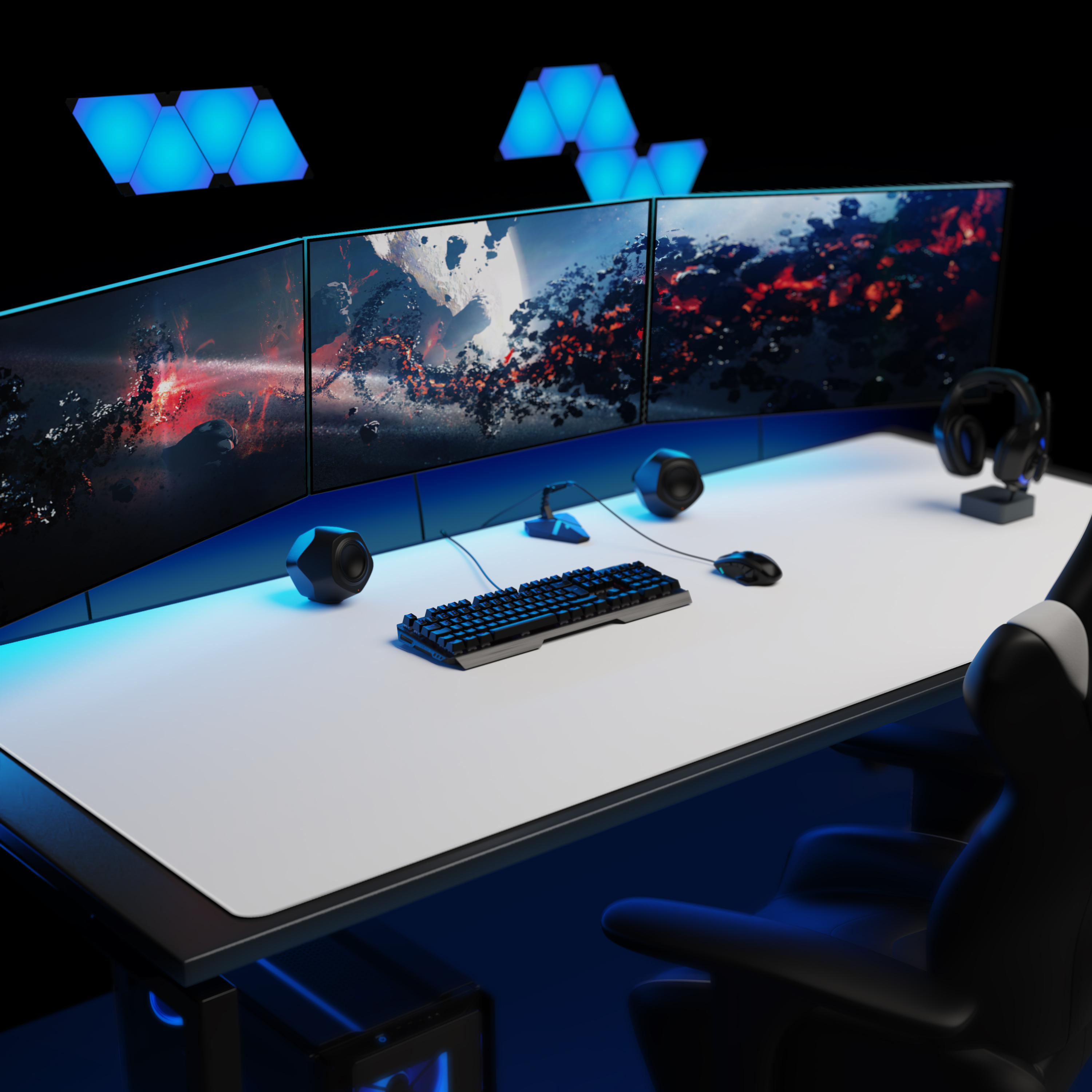 Ein Gaming-Schreibtisch mit drei Monitoren, blauer Beleuchtung, Tastatur, Maus, Lautsprechern und Kopfhörern.