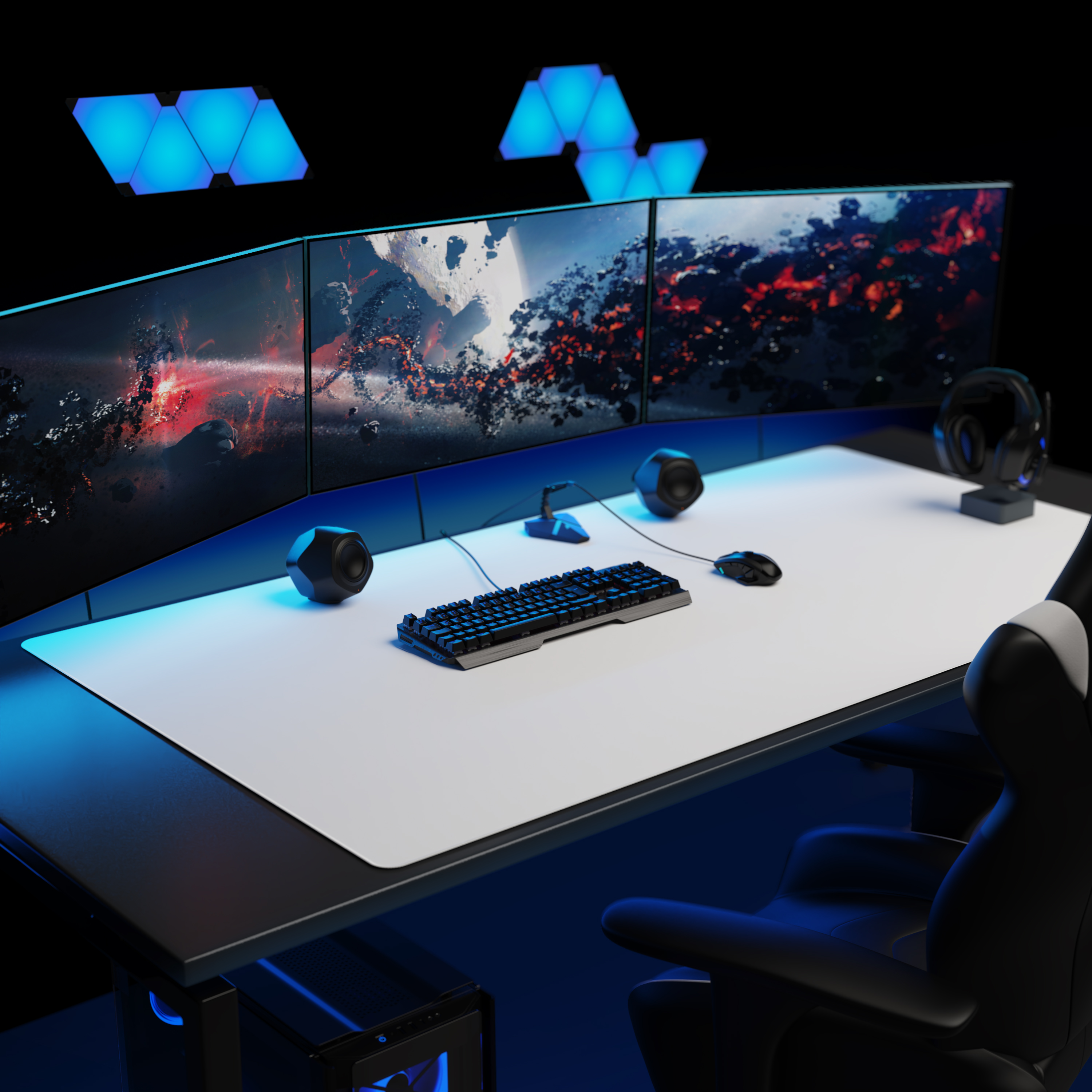 Gaming-Schreibtisch mit drei Monitoren, Tastatur, Maus, Lautsprechern und blauer LED-Hintergrundbeleuchtung.