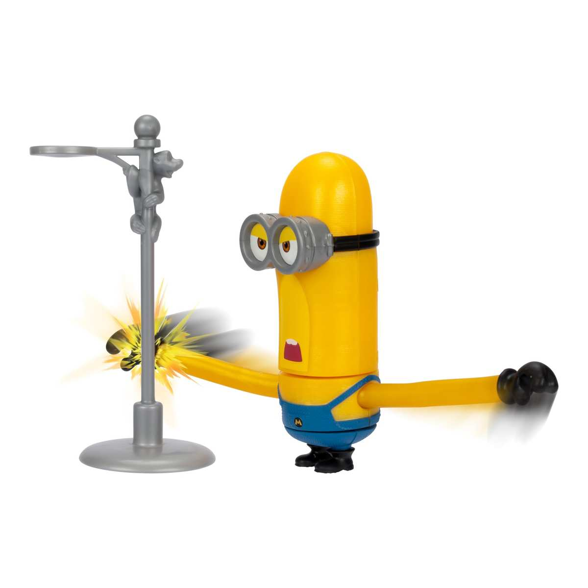 Un'action figure di un minion giallo colpisce un lampione grigio, provocando un lampo.