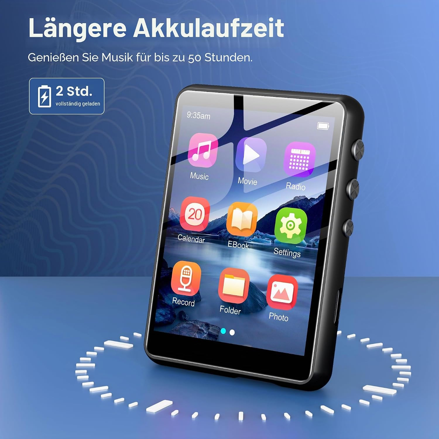 Ein schwarzer MP3-Player mit Touchscreen und bunten App-Symbolen auf blauem Hintergrund mit Uhrzeit und Akkuangabe.