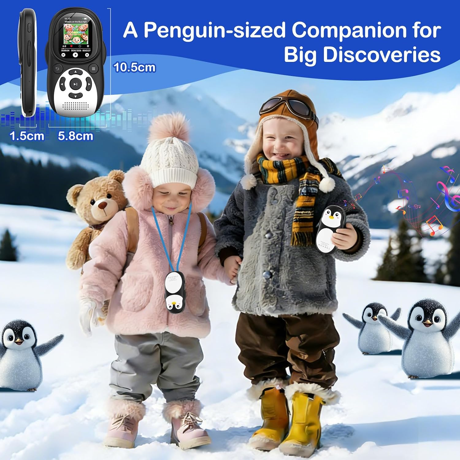 Zwei Kinder in Winterkleidung stehen mit Pinguinspielzeug und -figuren im Schnee vor einer Bergkulisse.