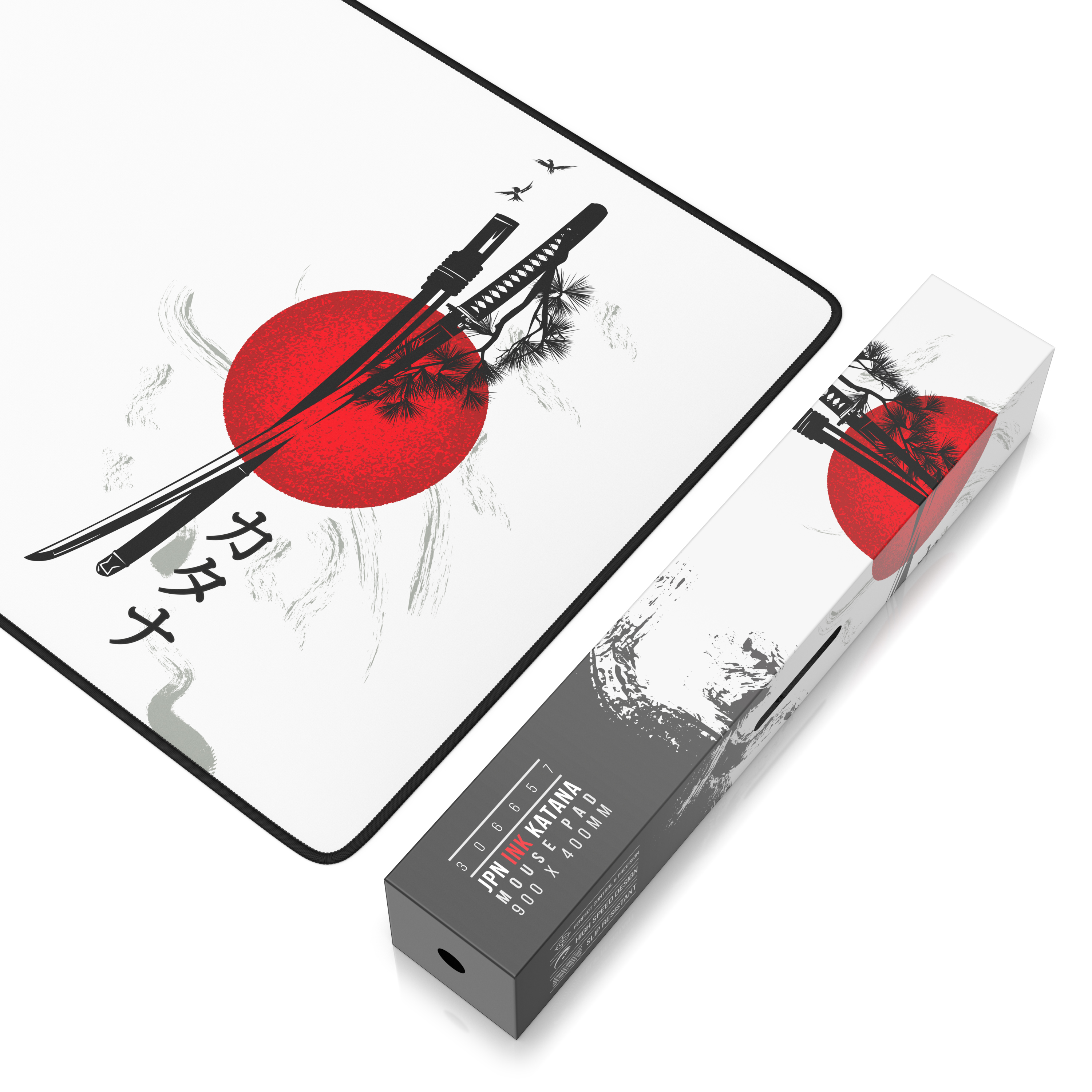 Ein japanisches Katana-Mauspad mit Verpackung, roter Sonne, schwarzen Schwertern und Kiefernzweig-Design.