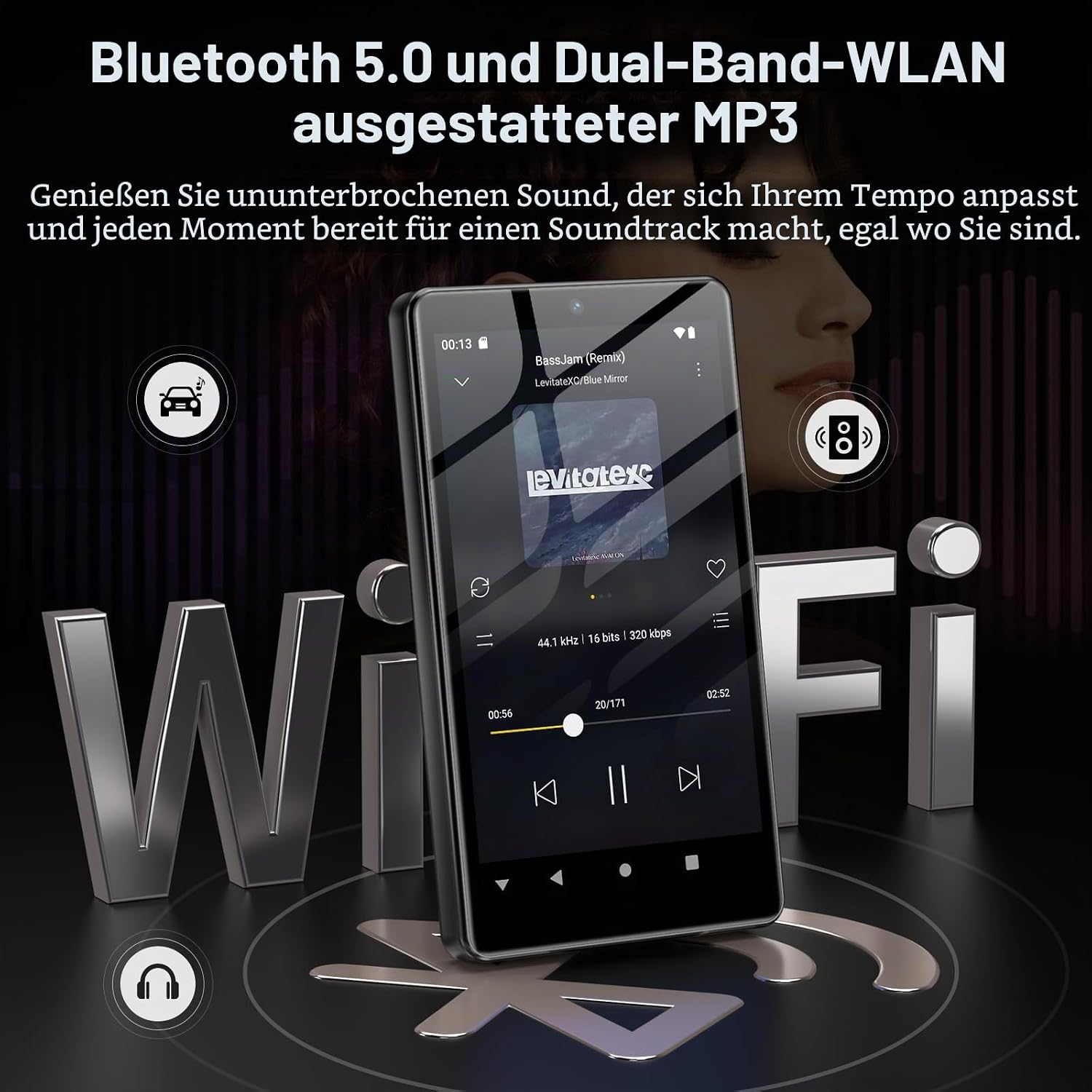 MP3-Player mit WLAN- und Bluetooth-Funktion, der Musik abspielt, vor silbernen 3D-Buchstaben.