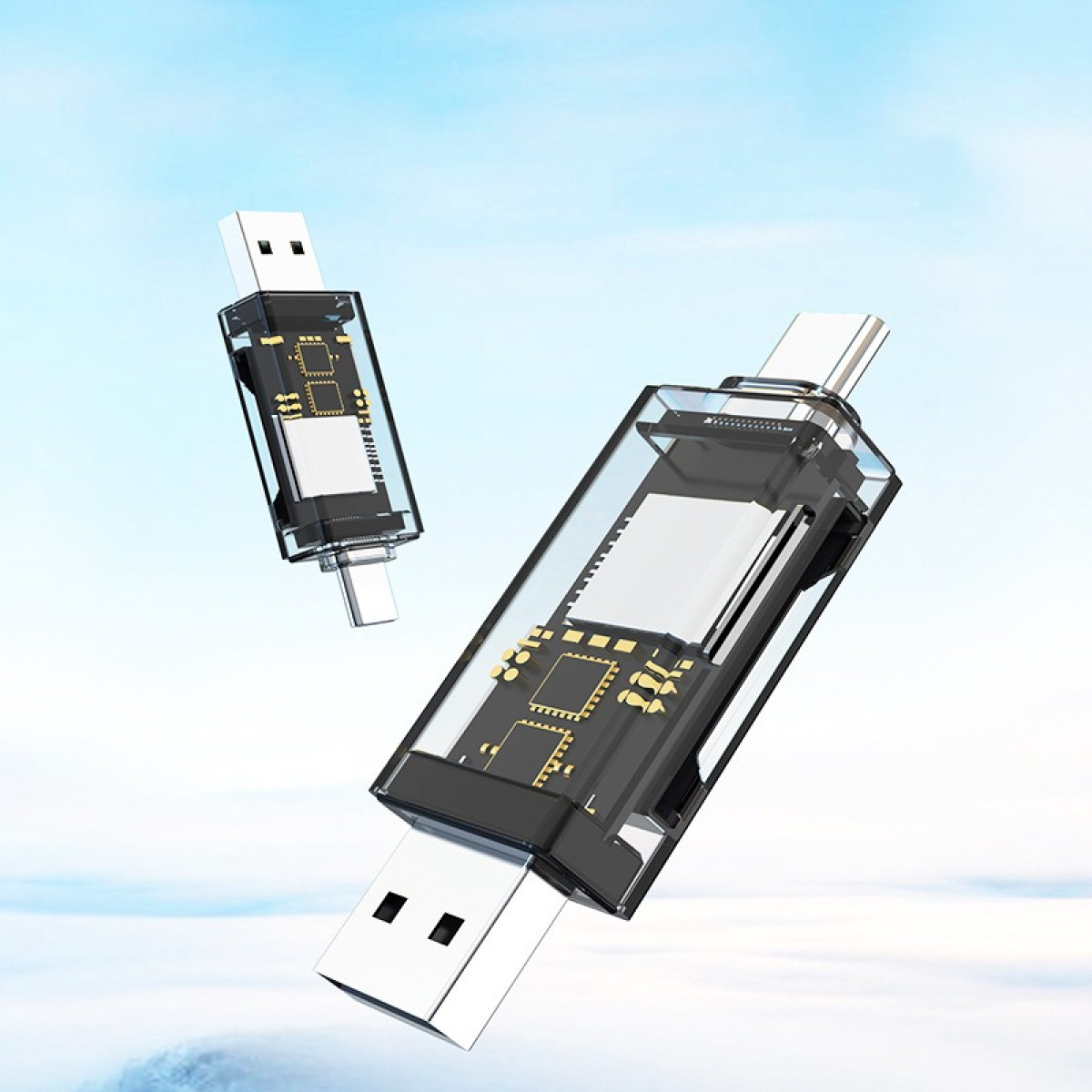 Zwei transparente USB-Adapter mit sichtbaren elektronischen Platinen schweben vor einem blauen Himmelshintergrund.