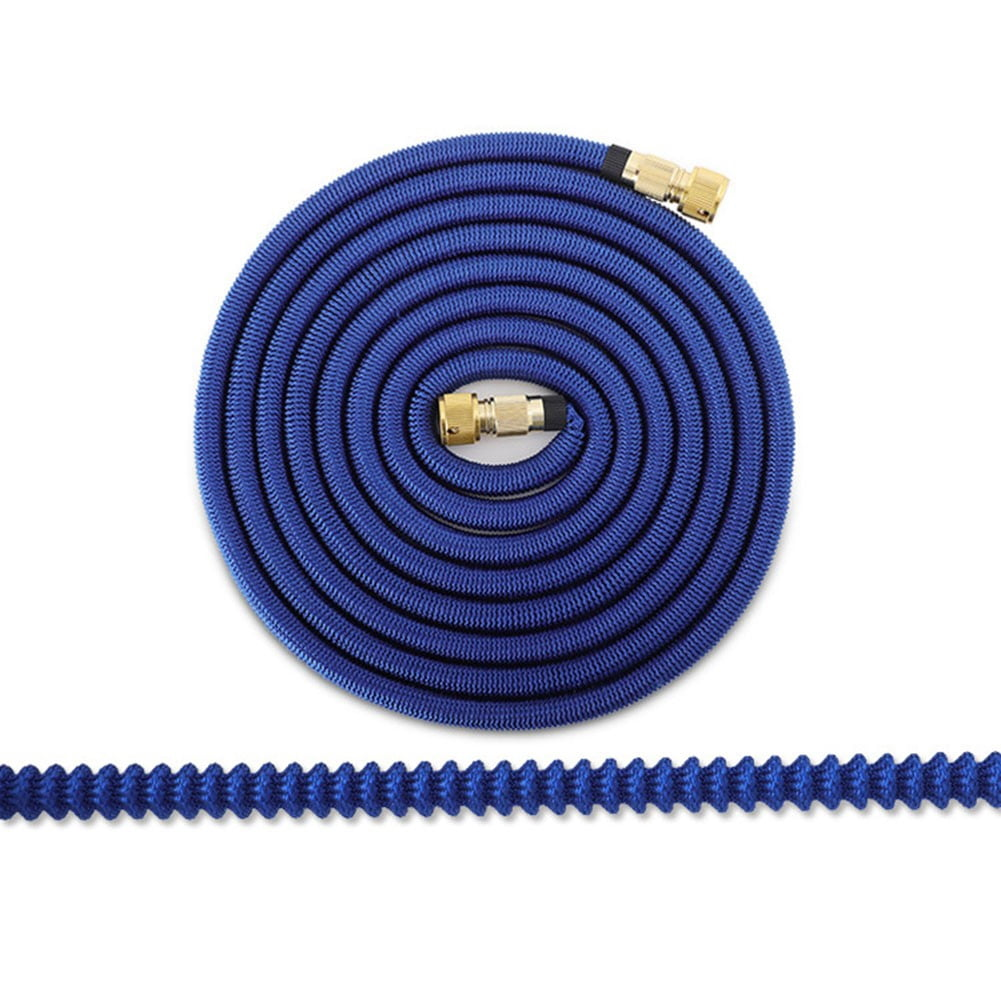 Ein blauer, spiralförmig aufgerollter Gartenschlauch mit goldenen Anschlüssen und einer geraden Schlauchsektion unten.
