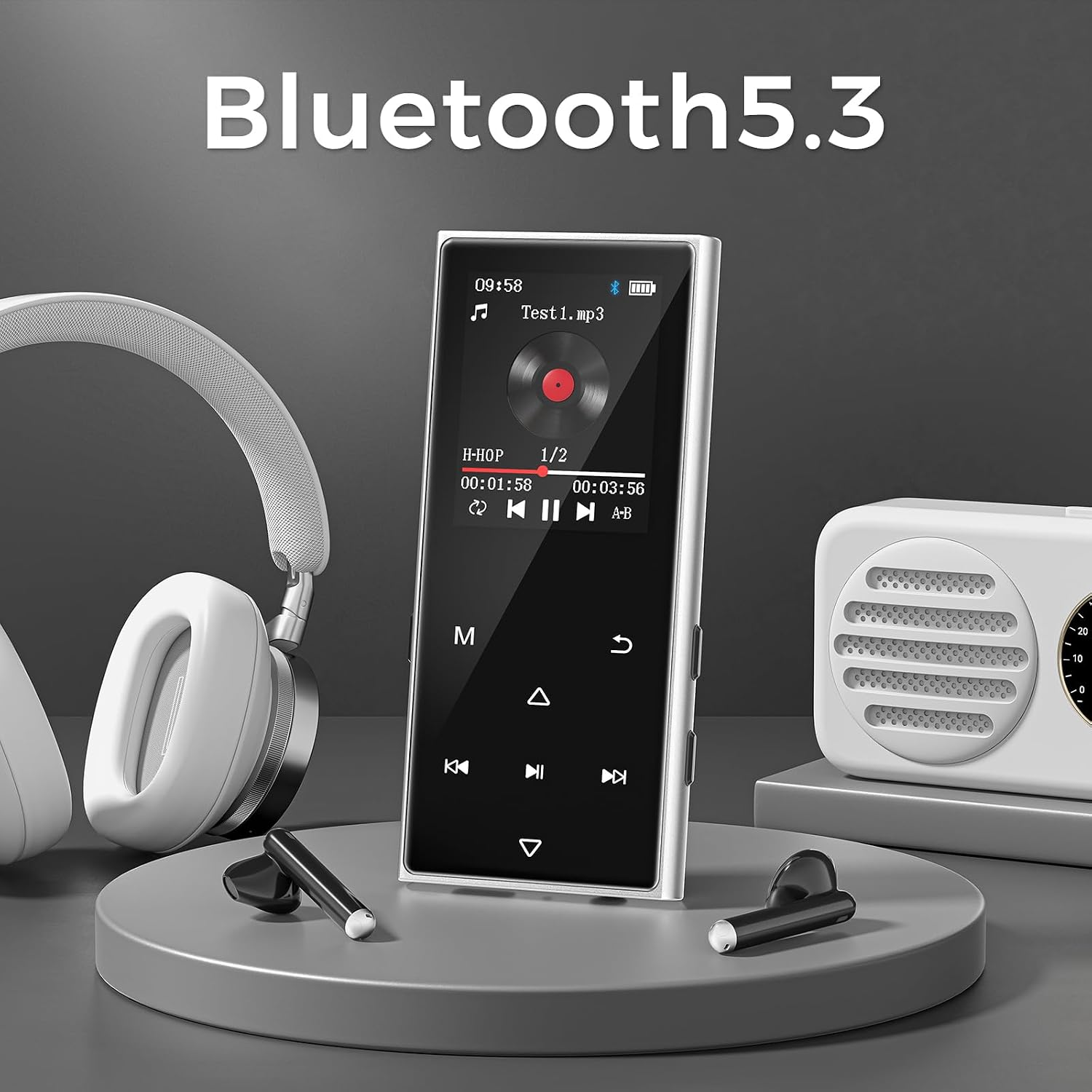 MP3-Player mit Kopfhörern und Lautsprecher auf grauem Hintergrund, oben Text Bluetooth5.3.