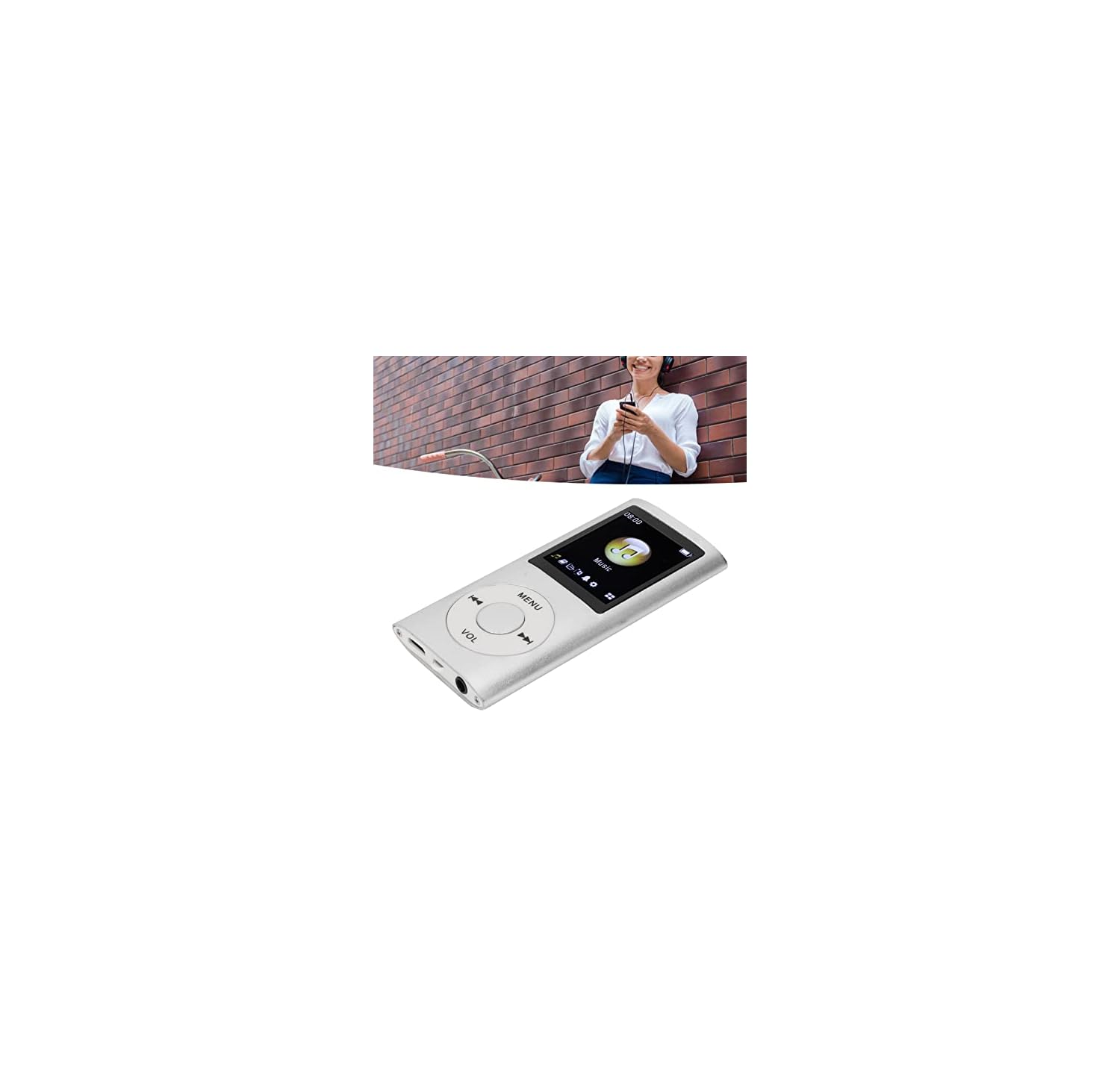 Silberner MP3-Player mit Farbdisplay und kreisförmigen Tasten auf weißem Hintergrund, oben eine Frau vor einer Backsteinwand.