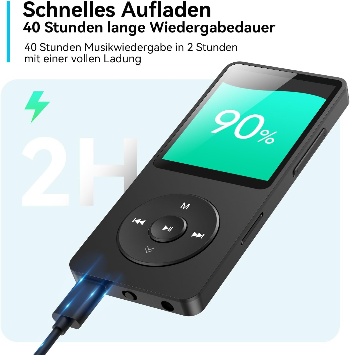 Ein schwarzer MP3-Player mit Ladekabel zeigt 90 Prozent Akku.