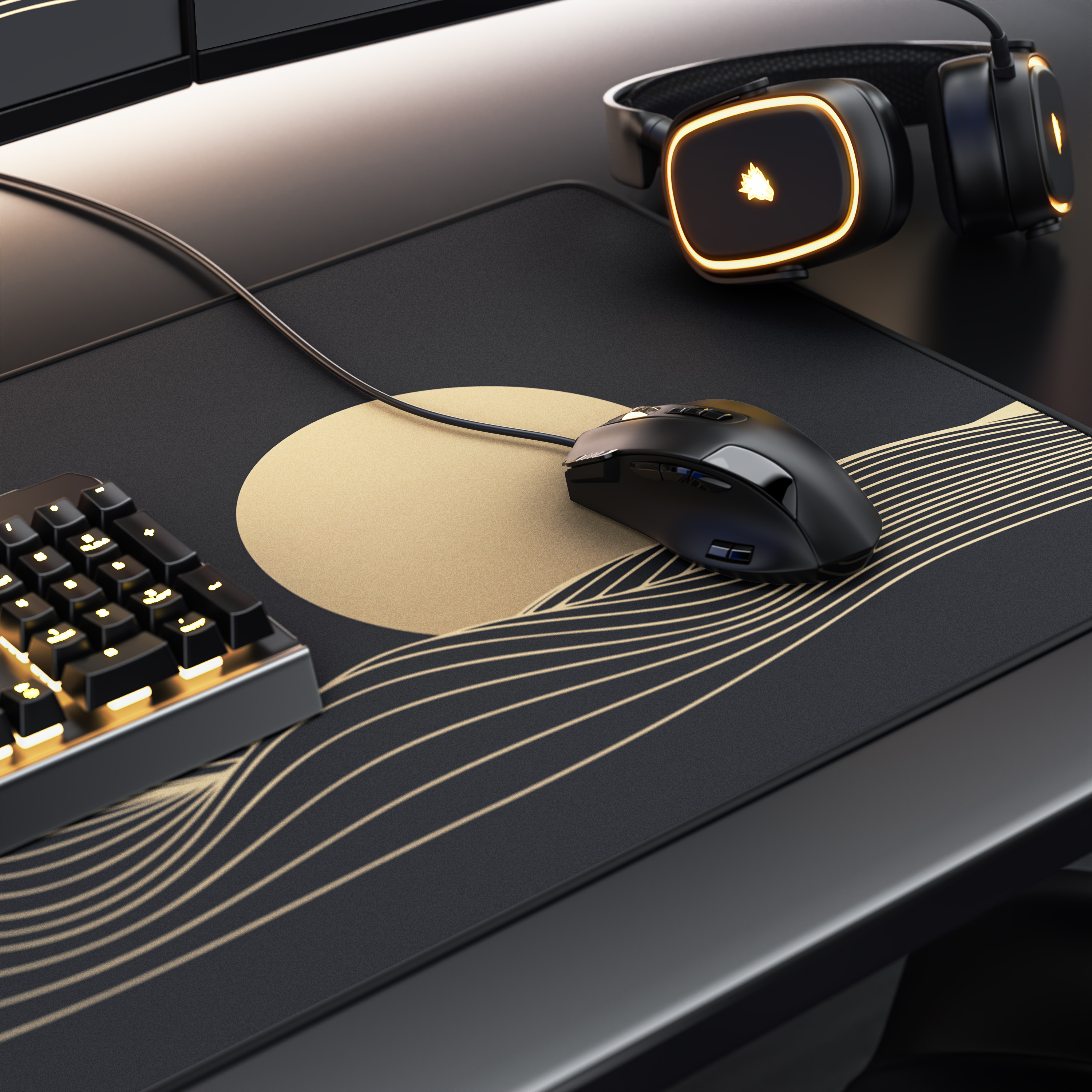 Ein Gaming-Setup mit beleuchteter Tastatur, Maus, Kopfhörern auf einem schwarz-goldenen Mauspad.