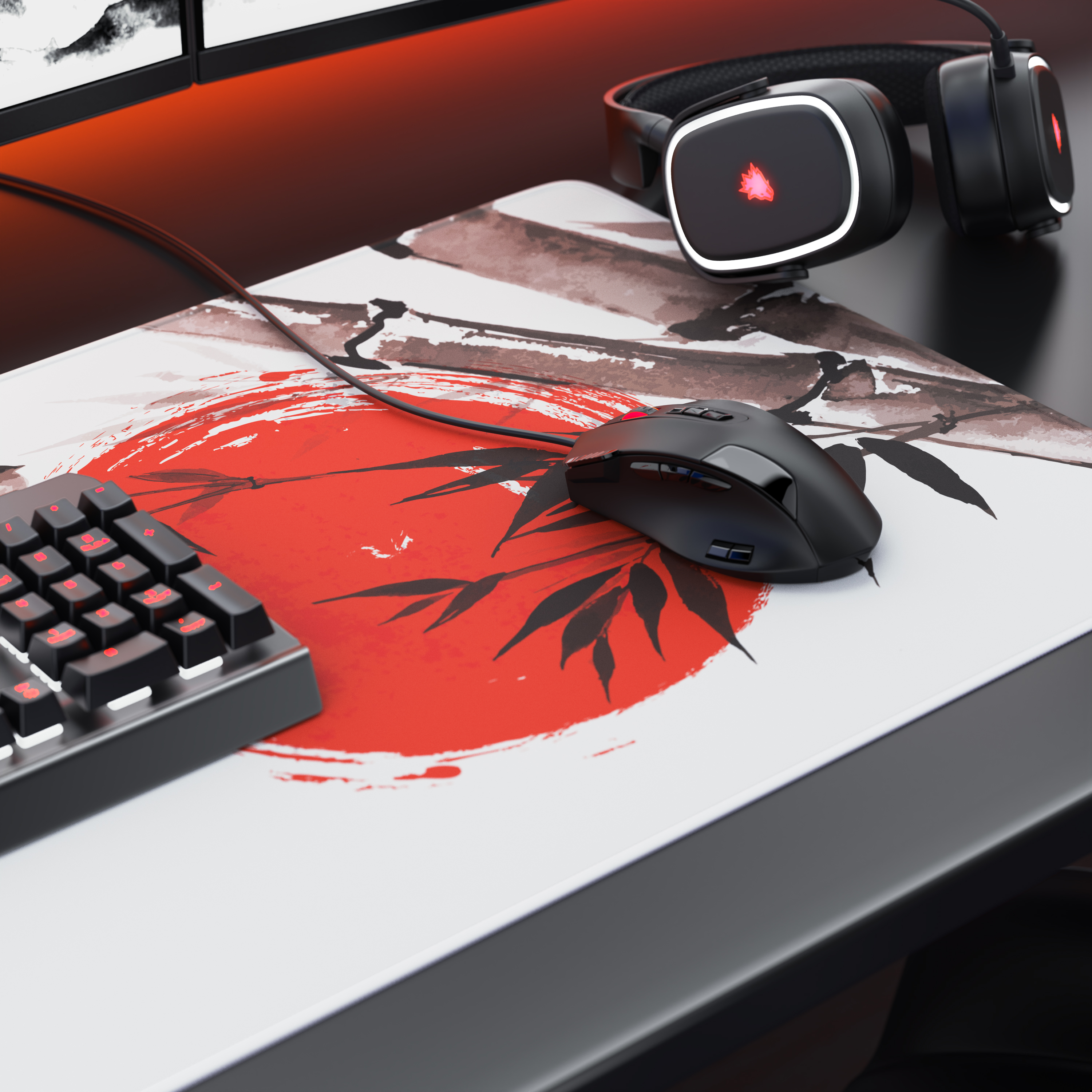 Ein Gaming-Setup mit schwarzer Maus und Tastatur auf einer Kunst-Schreibtischunterlage, beleuchtete Kopfhörer im Hintergrund.