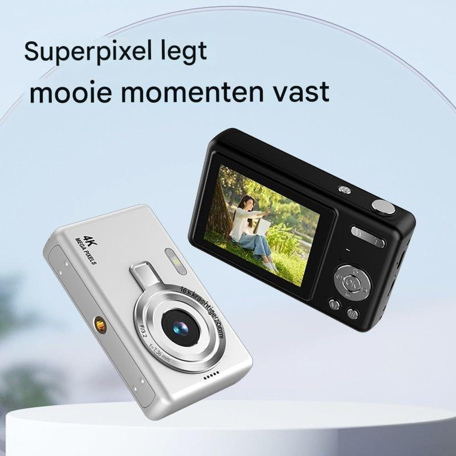 Zwei Digitalkameras, eine silberne und eine schwarze, vor hellblauem und weißem Hintergrund.